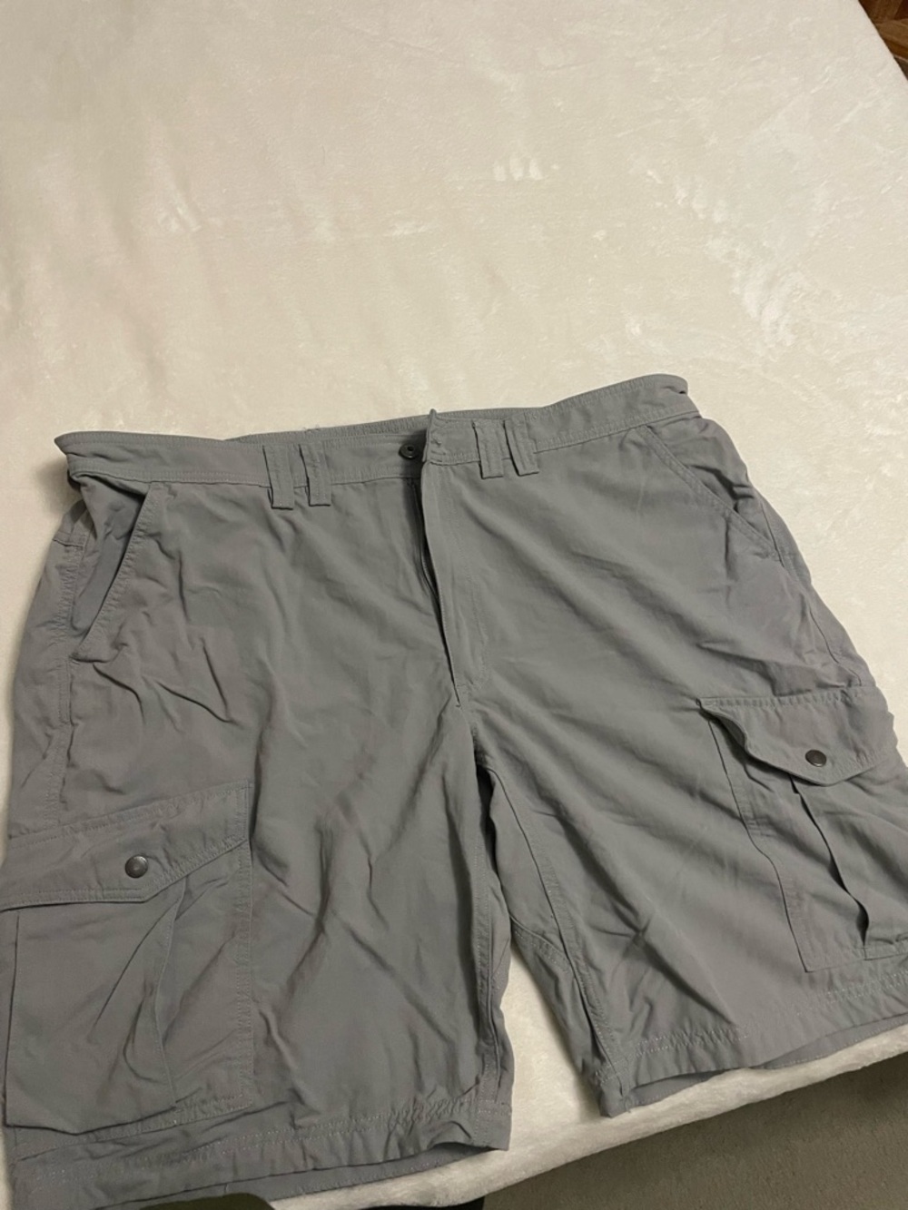Duluth Trading Co Men's Gray Cargo Shorts